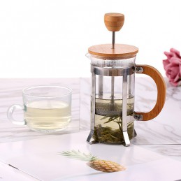 Dzbanek do kawy lub herbaty z drewnianą rączką i przykrywką, Objętość: 600