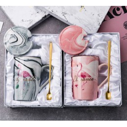 Kubek ceramiczny z przykrywką i łyżeczką - idealne na prezent ślubny, Rodzaj: Zestaw Flamingos